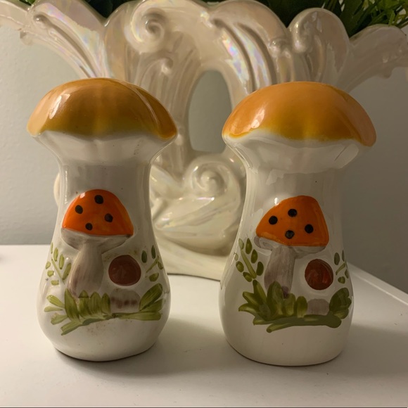 Mushroom salt and pepper shakers (set of 2) - Picture 3 of 3
